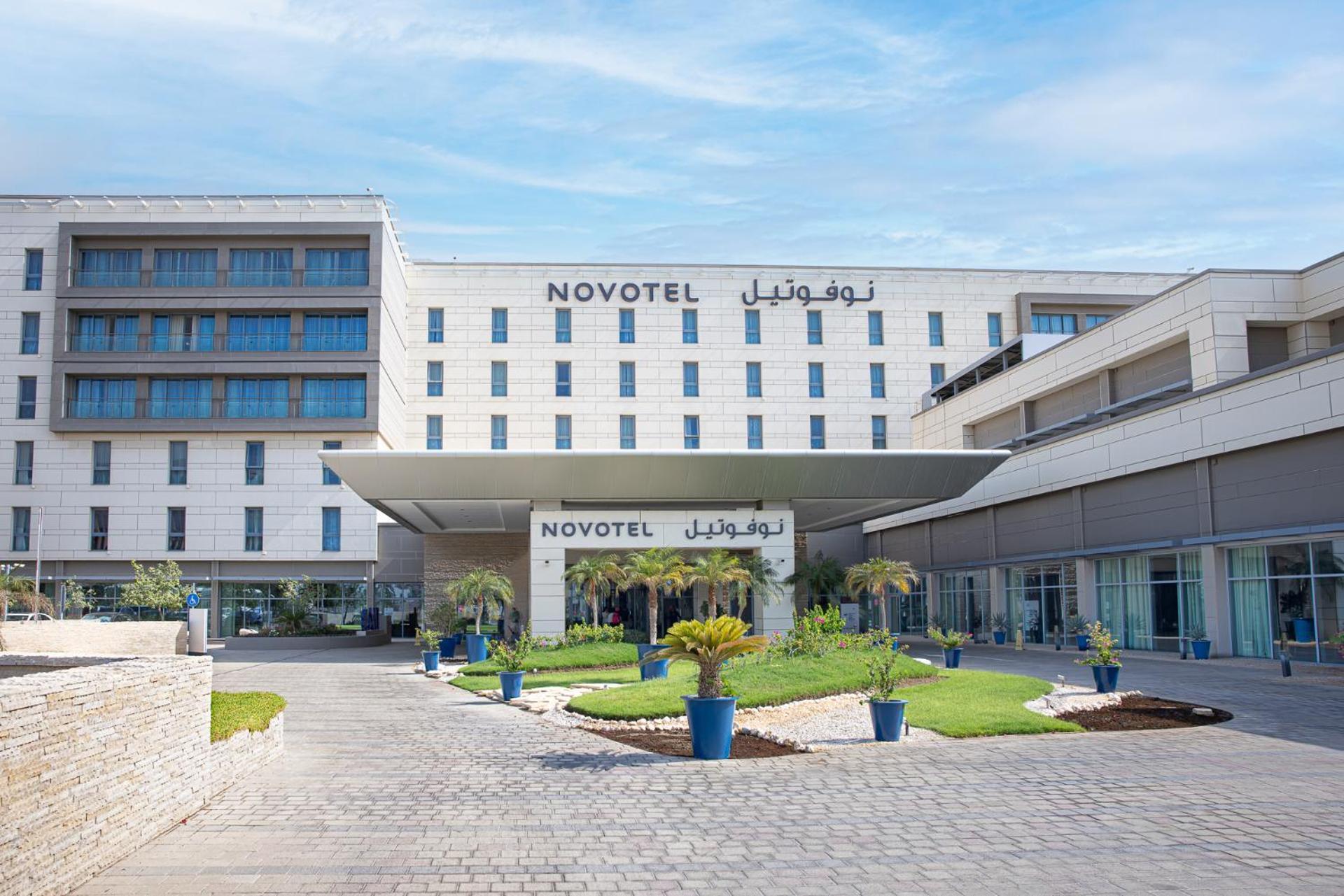 Novotel Muscat Airport Exteriör bild